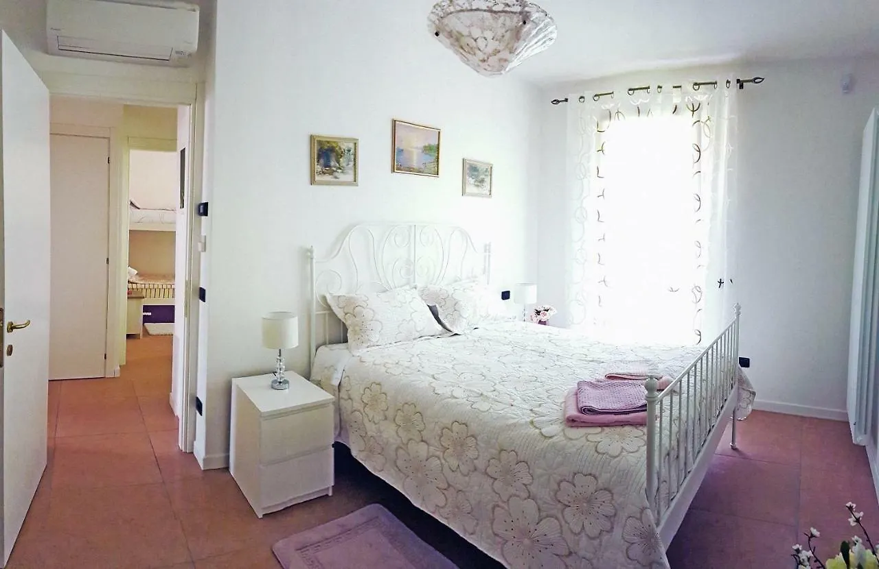 Il Paradiso Apartments Great View Gardasee Torri Del Benaco 0*,